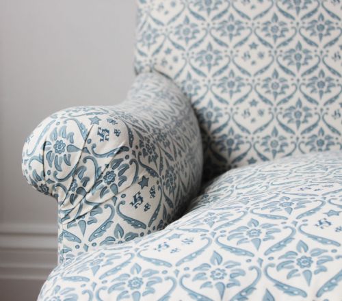 19TH CENTURY HOWARD AND SONS ARMCHAIR - ADDITIONAL PHOTO 2
