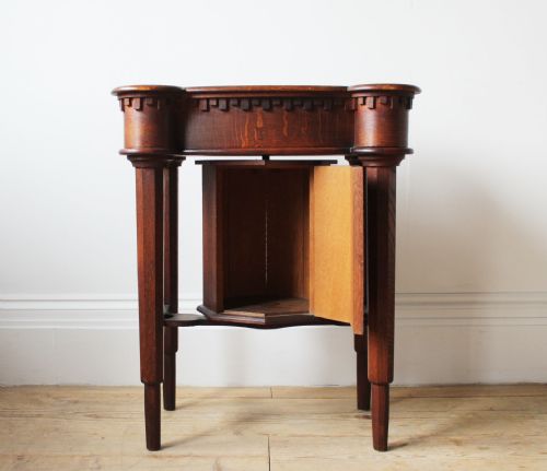 ARTS AND CRAFTS OAK TABLE - ADDITIONAL PHOTO 2