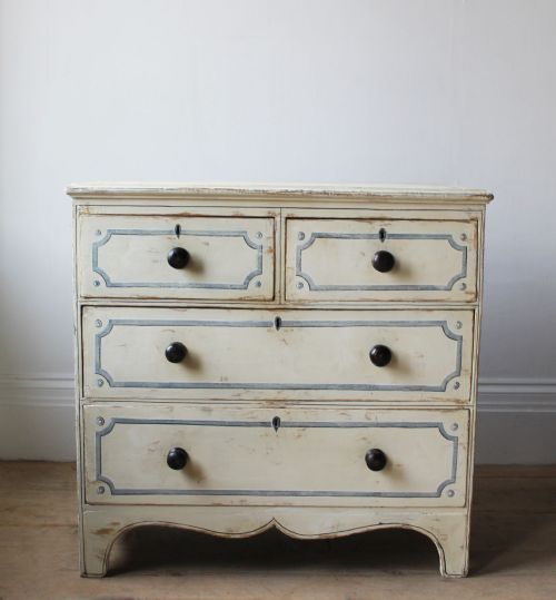 19th century chest of drawers - CATEGORY: ANTIQUE CHEST OF DRAWERS - DATED 19TH CENTURY