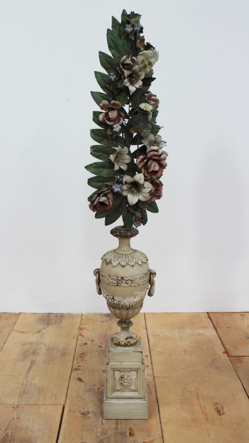 PAIR OF 19TH CENTURY CARVED URNS AND TOLE FLOWERS - ADDITIONAL PHOTO 2