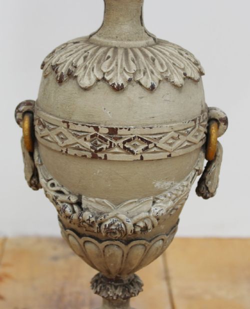 PAIR OF 19TH CENTURY CARVED URNS AND TOLE FLOWERS - ADDITIONAL PHOTO 5