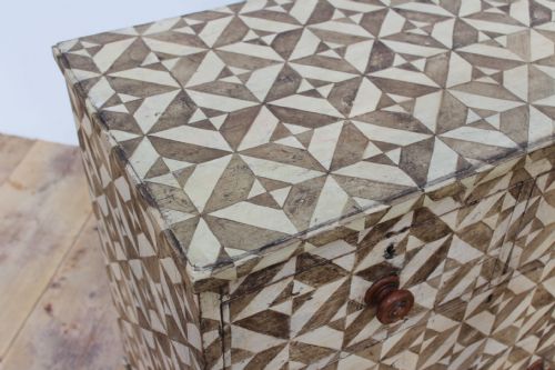 19TH CENTURY CHEST OF DRAWERS - ADDITIONAL PHOTO 3
