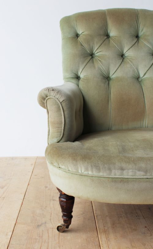 PAIR OF 19TH CENTURY BUTTON BACK ARMCHAIRS - ADDITIONAL PHOTO 3