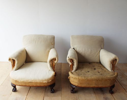 LARGE PAIR OF COUNTRY HOUSE ARMCHAIRS - ADDITIONAL PHOTO 1