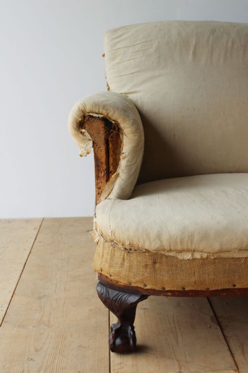 LARGE PAIR OF COUNTRY HOUSE ARMCHAIRS - ADDITIONAL PHOTO 3