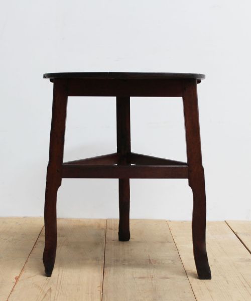 18th century cricket table - CATEGORY: ANTIQUE TABLES - DATED 18TH CENTURY