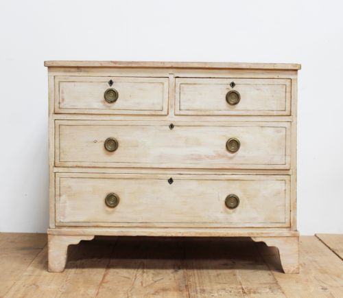 19th century chest of drawers - CATEGORY: ANTIQUE CHEST OF DRAWERS - DATED 19TH CENTURY