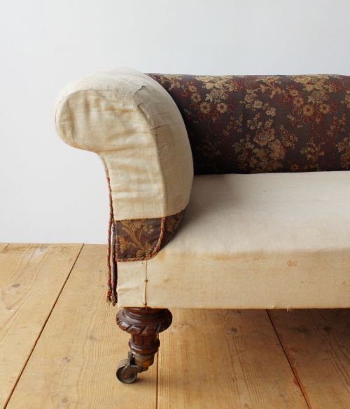 19TH CENTURY COUNTRY HOUSE SOFA - ADDITIONAL PHOTO 2