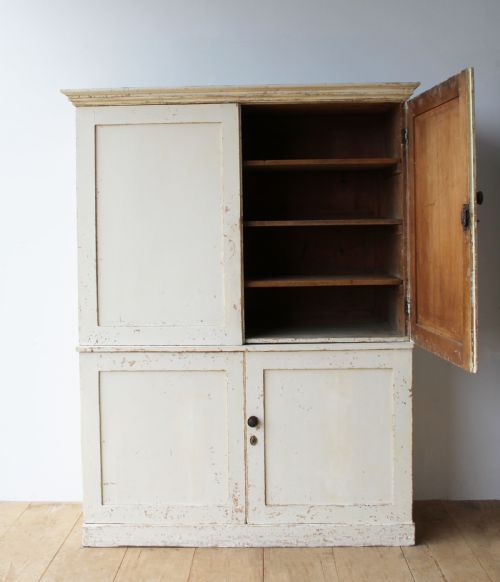 19TH CENTURY LINEN CUPBOARD - ADDITIONAL PHOTO 1