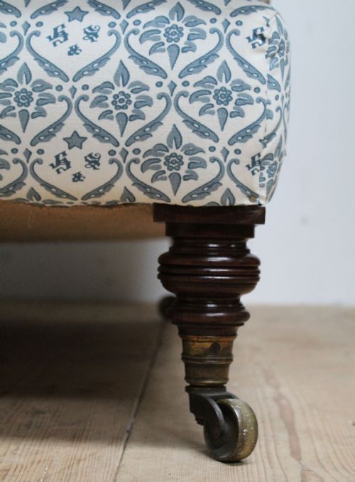 PAIR OF HOWARD AND SONS GRAFTON ARMCHAIRS - ADDITIONAL PHOTO 4