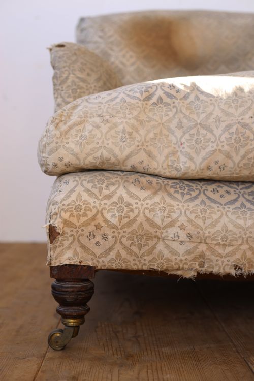 19TH CENTURY HOWARD AND SONS ARMCHAIR - ADDITIONAL PHOTO 1