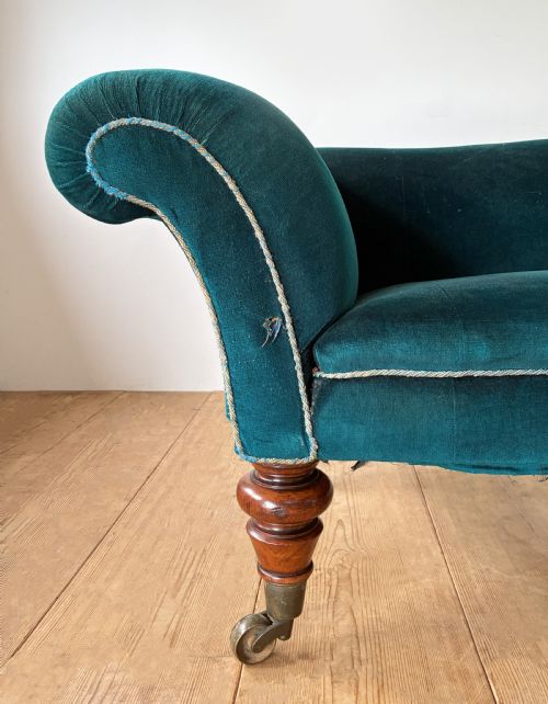 19TH CENTURY COUNTRY HOUSE CHESTERFIELD SOFA - ADDITIONAL PHOTO 1