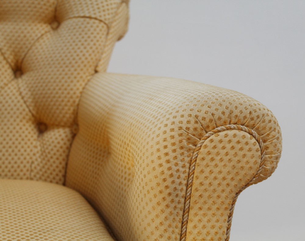 Woodstock Style Armchair View II