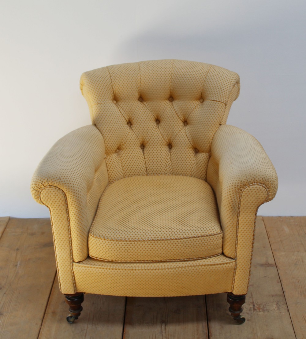 Woodstock Style Armchair View IV