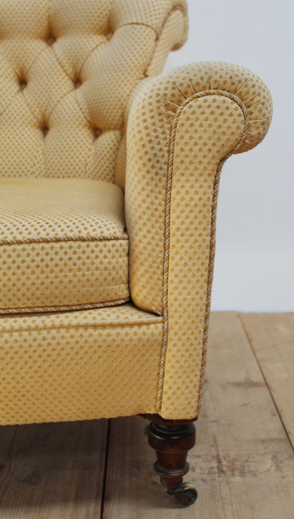 Woodstock Style Armchair View V
