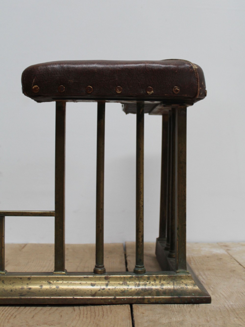 19th Century Club Fender View III