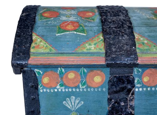 SWEDISH MID 19TH CENTURY HAND PAINTED OAK DOME TOP COFFER - ADDITIONAL PHOTO 5