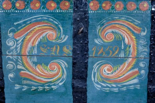 SWEDISH MID 19TH CENTURY HAND PAINTED OAK DOME TOP COFFER - ADDITIONAL PHOTO 8
