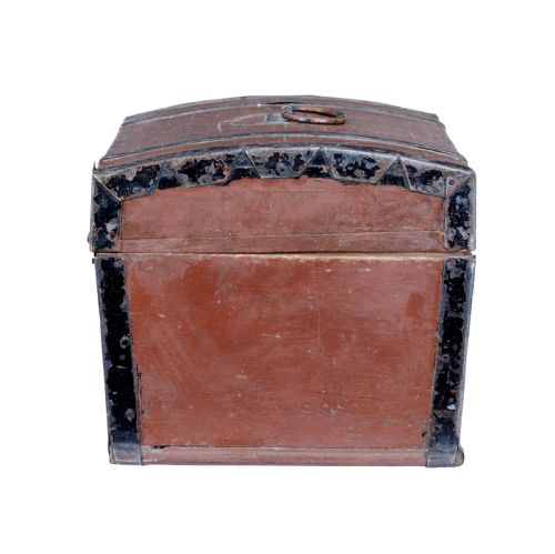 SMALL SCANDINAVIAN 19TH CENTURY PAINTED PINE DOME TOP BOX - ADDITIONAL PHOTO 4