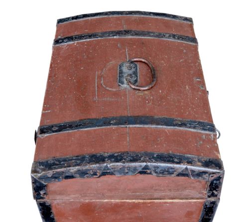 SMALL SCANDINAVIAN 19TH CENTURY PAINTED PINE DOME TOP BOX - ADDITIONAL PHOTO 5