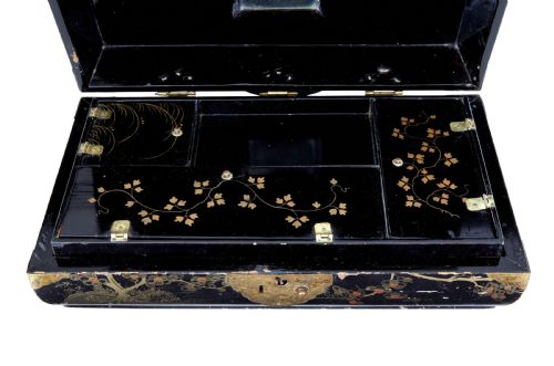 19TH CENTURY BLACK LACQUERED JEWELLERY BOX - ADDITIONAL PHOTO 2