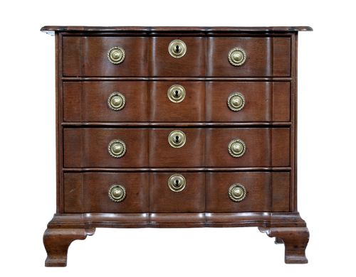 19TH CENTURY SHAPED FRONT OAK CHEST OF DRAWERS - ADDITIONAL PHOTO 1