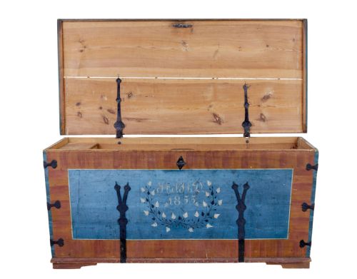 MID 19TH CENTURY TRADITIONAL SWEDISH PAINTED COFFER - ADDITIONAL PHOTO 1