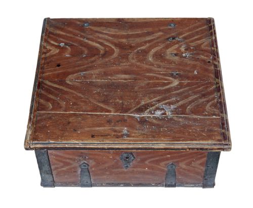 SCANDINAVIAN HAND PAINTED 19TH CENTURY PINE STRONG BOX - ADDITIONAL PHOTO 1
