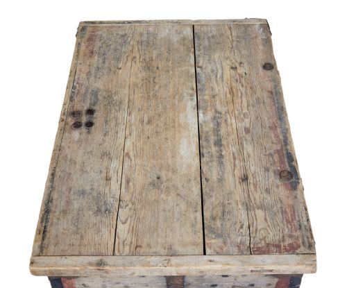 MID 18TH CENTURY SWEDISH PINE CHEST DECORATED WITH LABYRINTH - ADDITIONAL PHOTO 3