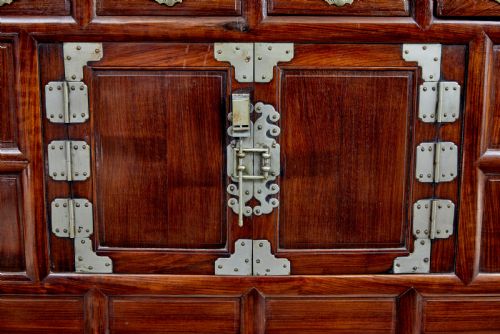 EARLY 20TH CENTURY DECORATIVE KOREAN CABINET - ADDITIONAL PHOTO 6
