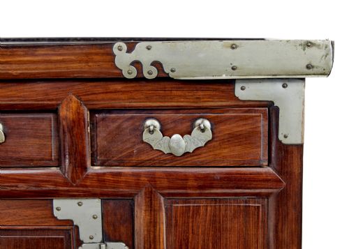 EARLY 20TH CENTURY DECORATIVE KOREAN CABINET - ADDITIONAL PHOTO 8
