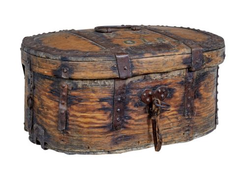 EARLY 18TH CENTURY SCANDINAVIAN BAROQUE OAK IRON BOUND BOX
