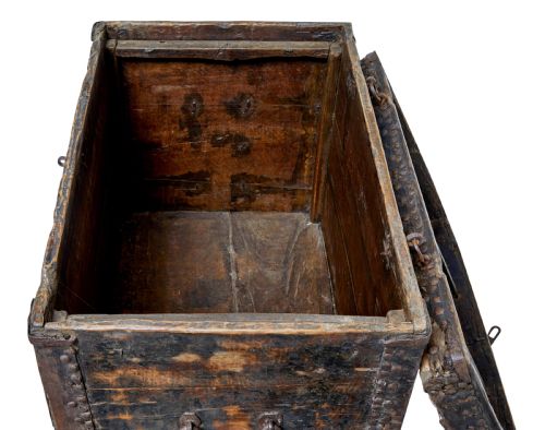 18TH CENTURY CHINESE HARD WOOD COFFER CHEST - ADDITIONAL PHOTO 6