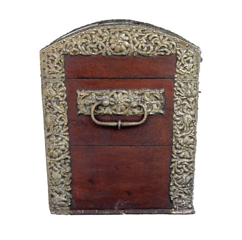 18TH CENTURY DANISH OAK DOME TOP COFFER - ADDITIONAL PHOTO 2