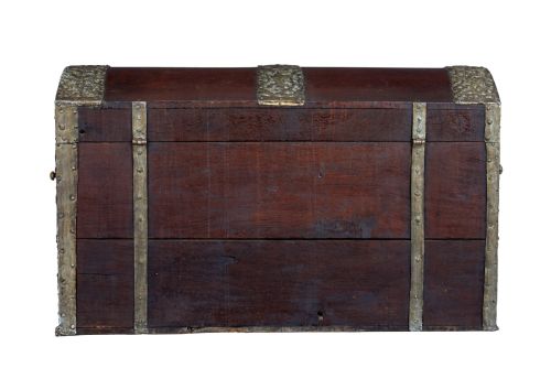 18TH CENTURY DANISH OAK DOME TOP COFFER - ADDITIONAL PHOTO 3