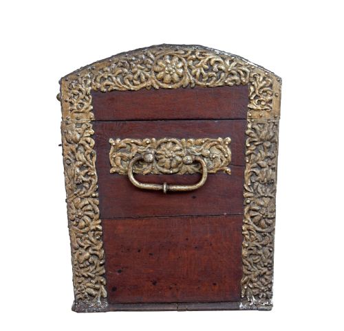 18TH CENTURY DANISH OAK DOME TOP COFFER - ADDITIONAL PHOTO 5