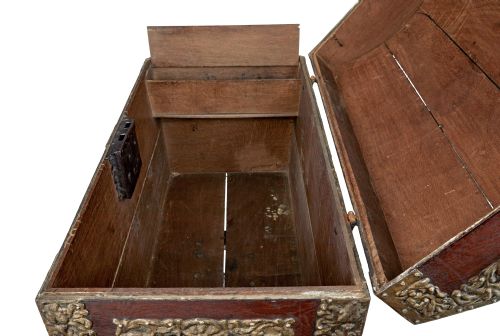 18TH CENTURY DANISH OAK DOME TOP COFFER - ADDITIONAL PHOTO 6