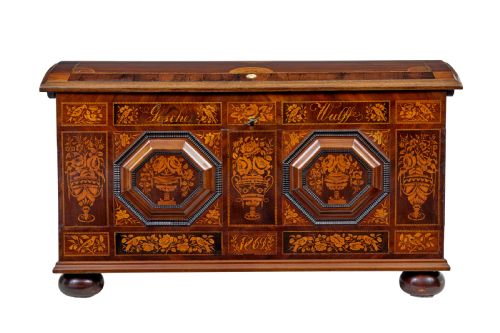 MID 19TH CENTURY PROFUSELY INLAID CONTINENTAL WALNUT DOME COFFER - ADDITIONAL PHOTO 1