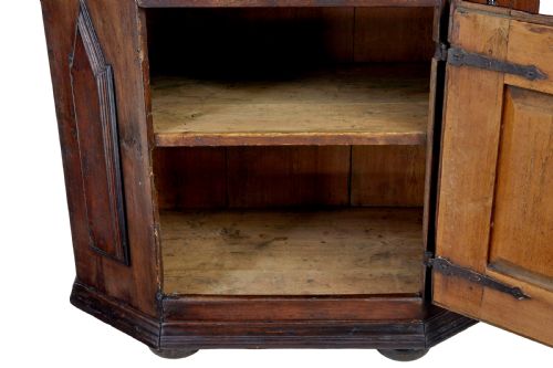 18TH CENTURY SCANDINAVIAN PINE BAROQUE CUPBOARD - ADDITIONAL PHOTO 5