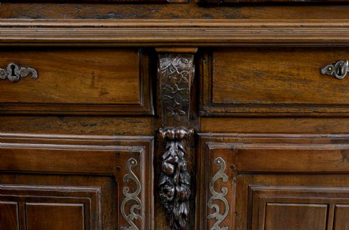 18TH CENTURY FRENCH CARVED WALNUT CUPBOARD - ADDITIONAL PHOTO 6