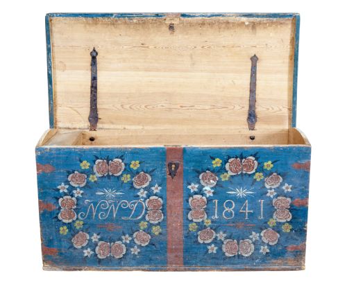 MID 19TH CENTURY SWEDISH FOLK ART HAND PAINTED PINE COFFER - ADDITIONAL PHOTO 1