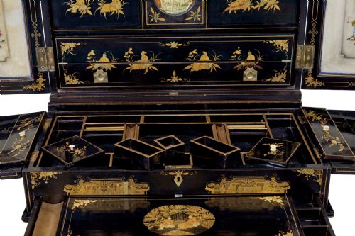 19TH CENTURY CHINESE CANTON BLACK LACQUERED DESK CABINET - ADDITIONAL PHOTO 13