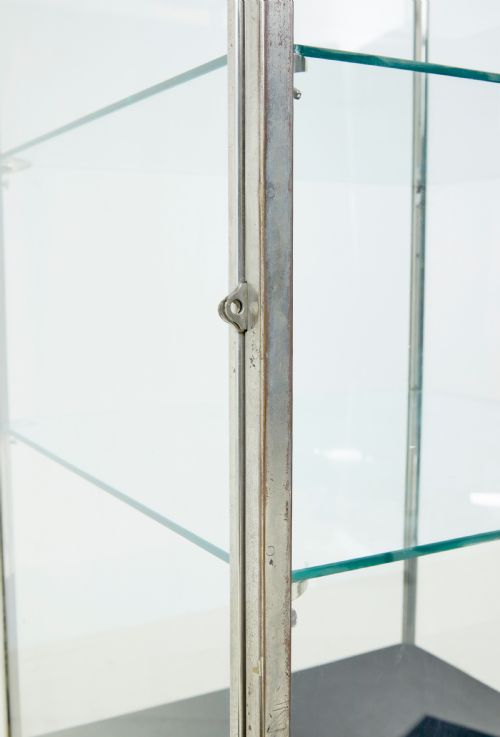 FREESTANDING ART DECO STEEL AND LEATHER GLAZED DISPLAY CABINET - ADDITIONAL PHOTO 4