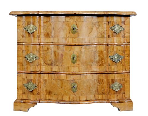 FINE QUALITY 18TH CENTURY BURR WALNUT CHEST OF DRAWERS - ADDITIONAL PHOTO 1