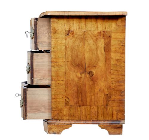 FINE QUALITY 18TH CENTURY BURR WALNUT CHEST OF DRAWERS - ADDITIONAL PHOTO 3