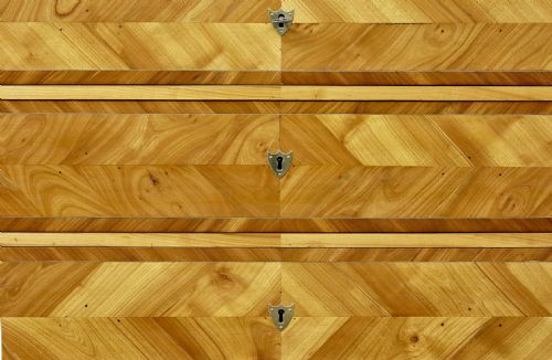 MID 19TH CENTURY SCANDINAVIAN INLAID ELM CHEST OF DRAWERS - ADDITIONAL PHOTO 6