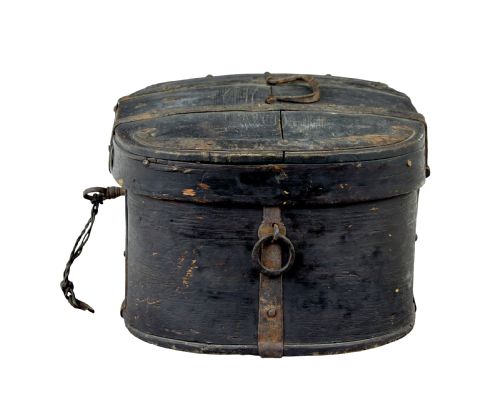19TH CENTURY PAINTED OVAL SHAPED SWEDISH BOX - ADDITIONAL PHOTO 1
