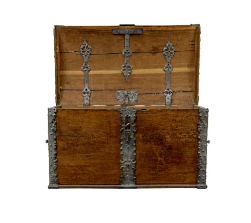 MID 19TH CENTURY BAROQUE REVIVAL OAK DOME TOP CHEST - ADDITIONAL PHOTO 2
