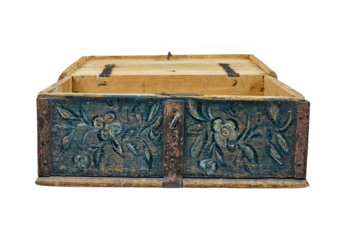 fig 1. 19TH CENTURY HAND PAINTED RUSTIC SWEDISH BOX