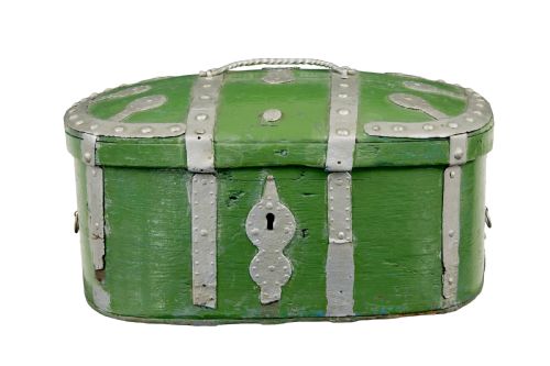 SWEDISH 19TH CENTURY GREEN PAINTED SHAPED STRONG BOX - ADDITIONAL PHOTO 3